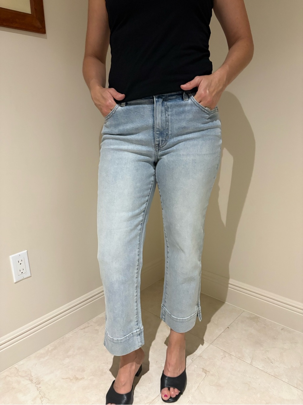 Liverpool LA: kennedy crop straight w wide hem & slit- color: breakwater